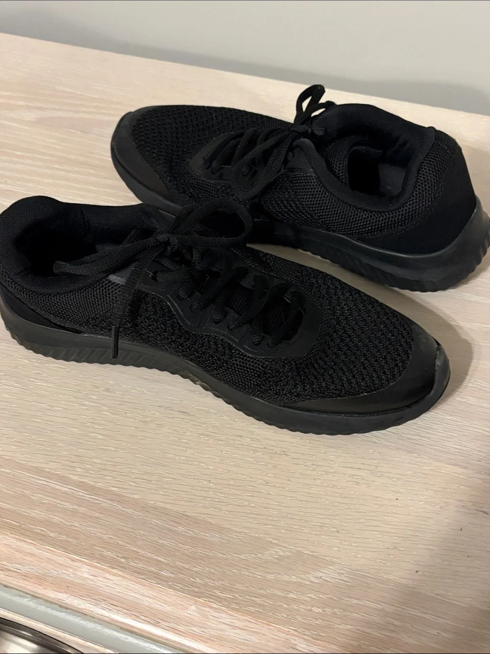 Men's Black Tredsafe 7.5 unisex oil & slip resistant shoes sneakers